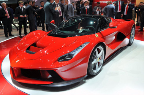  Ferrari bán hết siêu xe chưa xuất xưởng 