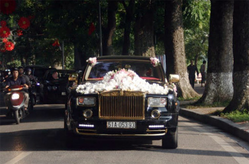  Rolls-Royce mạ vàng trong đám cưới siêu sang ở Hà Nội 