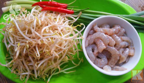 Nộm giá đỗ giòn ngon, thanh mát