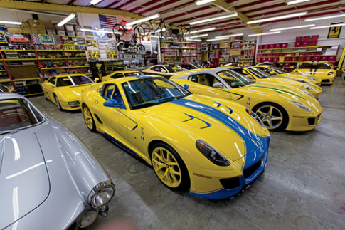  Bộ sưu tập siêu ‘khủng’ toàn Ferrari màu vàng 