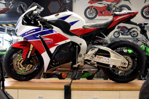  CBR1000RR Fireblade HRC 2013 - vẻ đẹp môtô đua 