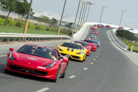  Dàn siêu xe Ferrari diễu hành ở Abu Dhabi 