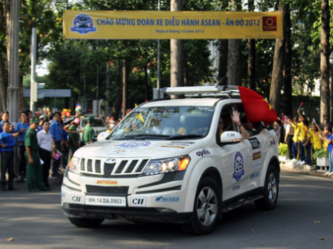  Đoàn xe diễu hành Ấn Độ - Asean 2012 đến Việt Nam 