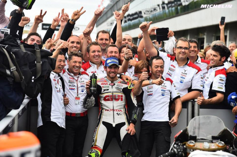 MotoGP: sau 35 năm lần đầu tiên mà một tay đua người Anh lại giành được chiến thắng