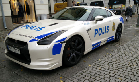  Nissan GT-R giả làm xe cảnh sát 