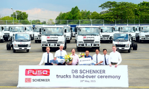  Fuso bàn giao lô xe tải đầu tiên cho DB Schenker 