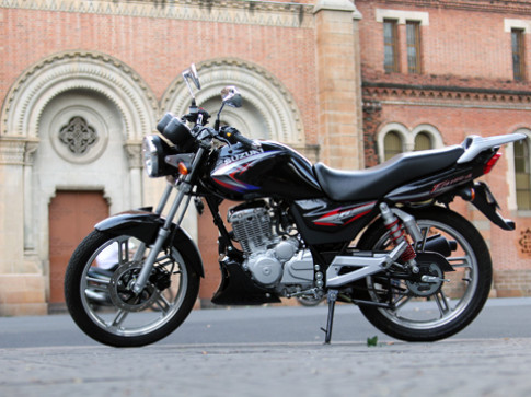  Suzuki EN-150A - nakedbike hạng nhỏ cho Việt Nam 