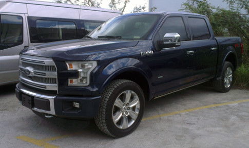  Xế độc Ford F-150 Platinum 2015 đầu tiên cập cảng Sài Gòn 