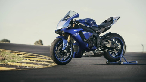 Yamaha R1 2017 chính thức trình làng với 2 màu mới