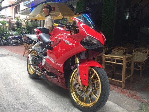 Benelli BN 302 độ choáng ngợp với bộ áo Ducati 1199 Panigale