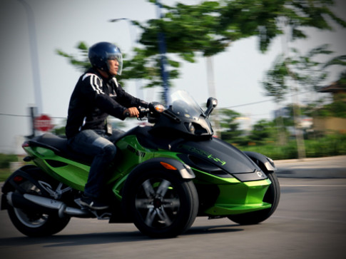  Can-Am Spyder RS-S - ‘gã khổng lồ’ trên phố Việt Nam 