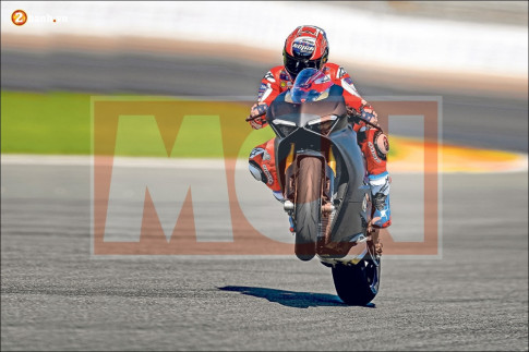 Casey Stoner-Nhà vô địch MotoGP với cuộc thử nghiệm Ducati Panigale V4