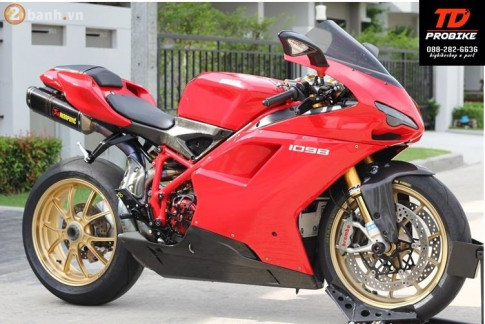 Choáng ngợp với chiếc Ducati 1098S độ đầy đồ chơi hàng hiệu của biker Thái
