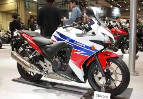  Honda CBR400R có giá từ 6.800 USD 