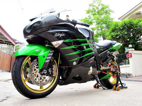 Kawasaki ZX-14R bản nâng cấp tối thượng của kẻ tranh ngôi Superbike siêu tốc