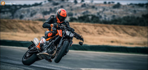 KTM 790 Duke 2018 đã xuất hiện tại triển lãm EICMA 2017 tổ chức tại Milan, Italy.