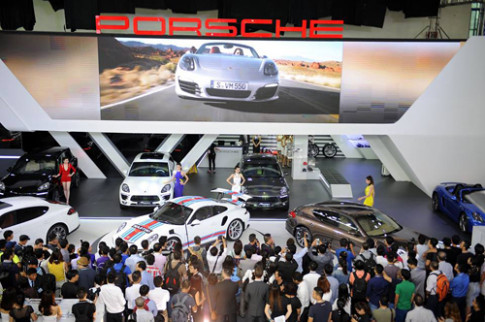 Porsche giới thiệu 8 mẫu xế sang cho khách Việt 