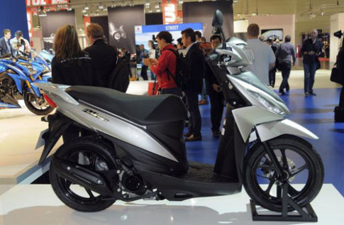  Suzuki Address - scooter cỡ nhỏ giá 1.150 USD 