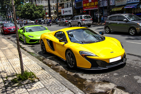  Bộ đôi siêu xe dạo phố Sài Gòn 