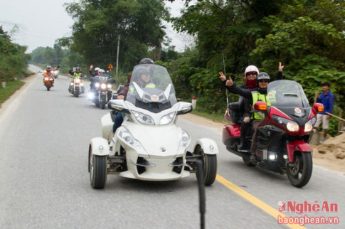 Chùm ảnh CLB Moto Thể thao Nghệ An đi thiện nguyện