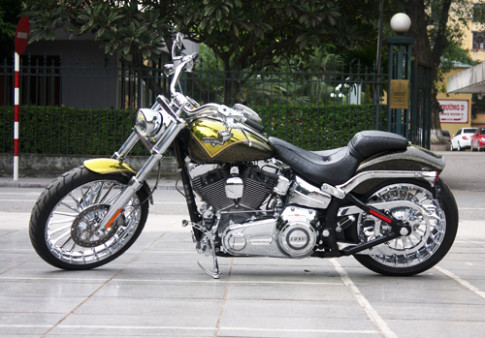  Harley-Davidson Softail CVO Breakout 2013 hầm hố giữa Hà Nội 