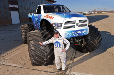 Mopar Muscle Monster Truck - xe bán tải khổng lồ 