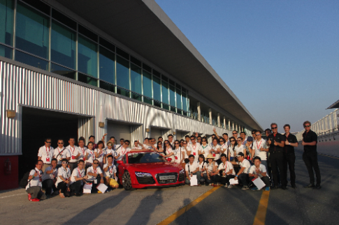  Trải nghiệm xe thể thao tại trường đua Autodrome Dubai 
