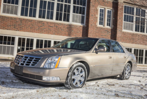  Tỷ phú Mỹ bán đấu giá Cadillac DTS cũ 