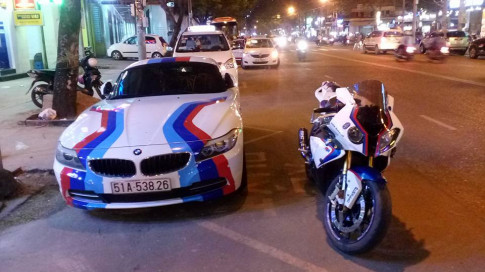 Cặp đôi siêu xe BMW song hành trên phố