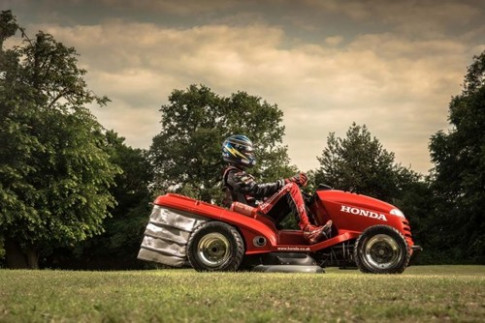  Honda Mean Mower - máy cắt cỏ phong cách xe đua 