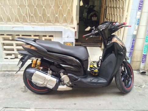 Honda SH300i - ngọc trai đen giữa lòng Sài Gòn