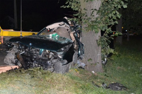  Xe BMW đâm gốc cây, tài xế thiệt mạng 