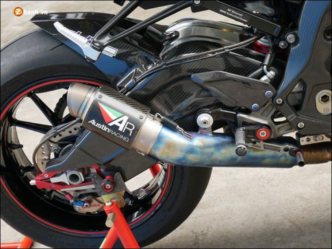 BMW S1000RR độ- Nakedbike dang dở trong quá trình lột xác