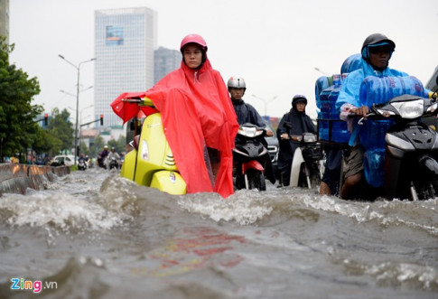 Sài Gòn có nguy cơ ngập nặng do triều cường và mưa lớn
