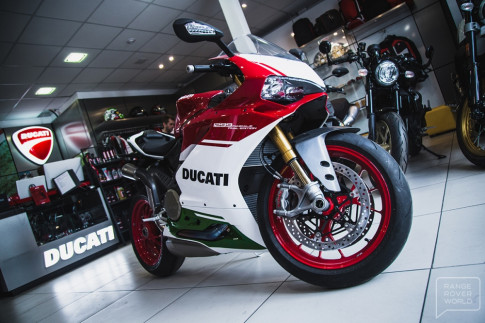 Cận cảnh DUCATI 1299 PANIGALE R FINAL EDITION giá 40.000 USD