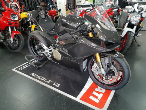 Cùng ngắm biến thể Ducati Panigale V4 SE full carbon giá 1 tỷ