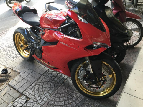 Ducati 899 Panigale vẻ đẹp hoàn mỹ từ loạt phụ kiện đắt tiền