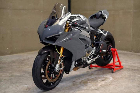 Ducati Panigale V4 độ ngoài sức tưởng tượng với gam màu xám xi măng