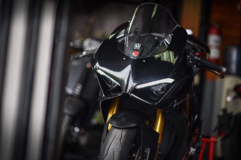 Ducati Panigale V4 S vẻ đẹp đầy lịch lãm cùng với màu áo Black methalic