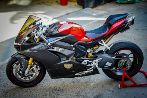 Ducati Panigale V4S độ full Carbon kết hợp dàn đồ chơi hơn 300 triệu VND