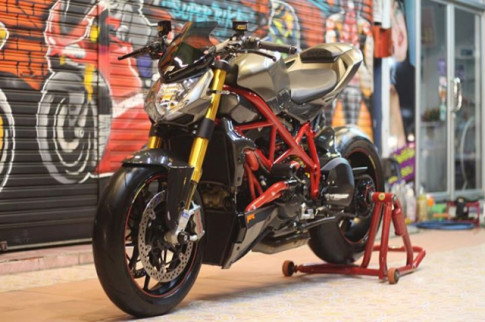 Ducati Streetfighter tạo nét đầy lực lưỡng bên nghệ thuật đường phố Graffiti