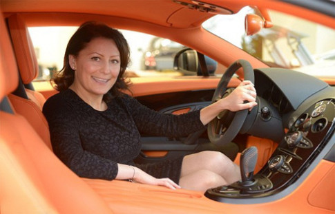  Người phụ nữ bán 11 chiếc Bugatti Veyron một năm 