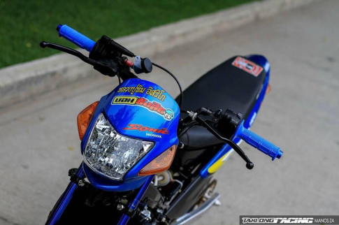 Sonic 125 độ mang vẻ đẹp chất lừ của biker Thailand