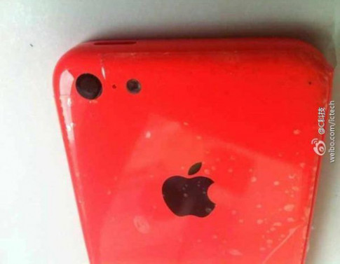 iPhone 5C thêm bản màu đỏ, giá 490 USD