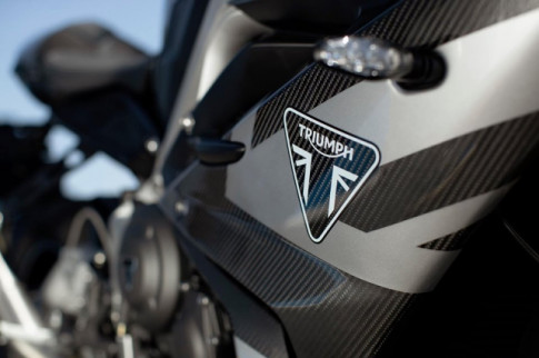 Triumph Daytona Moto2 765 Limited Edition chính thức trình làng với giá khoảng 400 triệu VND