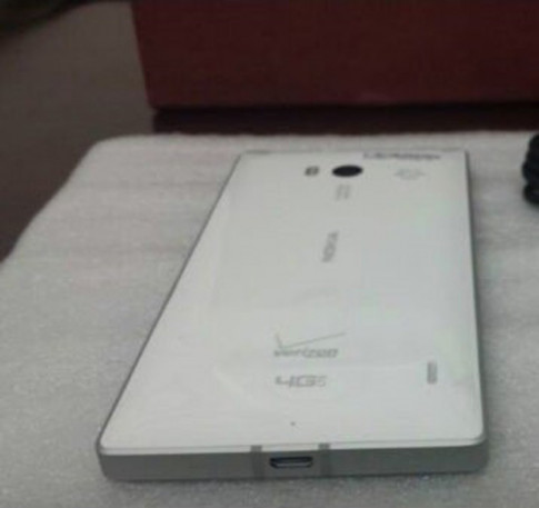 Nokia Lumia 929 màu trắng xuất hiện