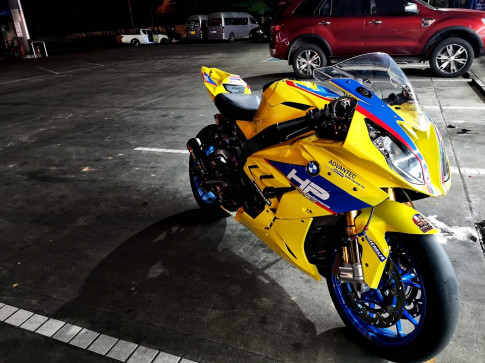 BMW S1000RR độ - Cá mập vàng trong làng xebiz