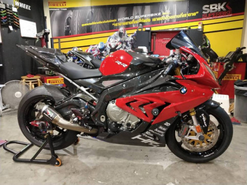 BMW S1000RR độ đầy chất chơi với dàn phụ tùng Full Racing