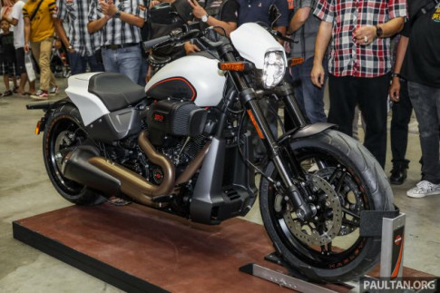 Cận cảnh Harley-Davidson FXDR 114 2019 với giá đề suất gần 700 triệu VND