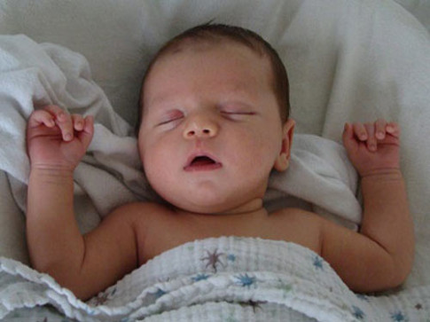 Chăm sóc trẻ sơ sinh: bắt đầu từ đâu thì “chuẩn”?